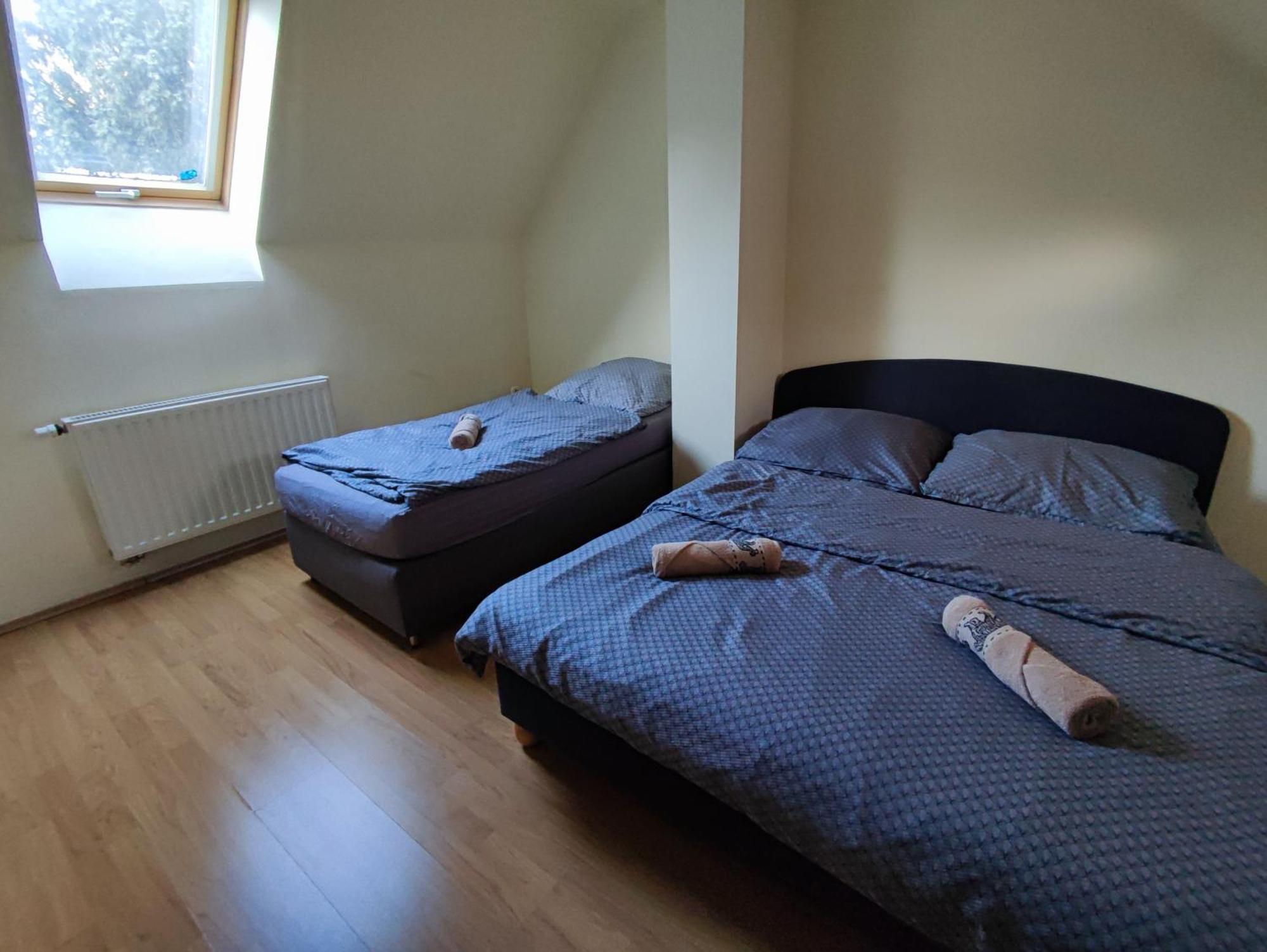 Varalja Vendeghaz Tata Room photo