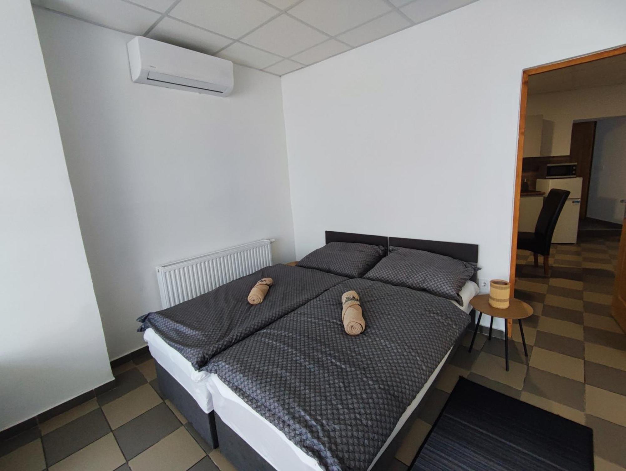 Varalja Vendeghaz Tata Room photo