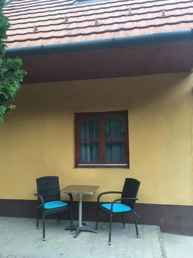 Varalja Vendeghaz Tata Exterior photo